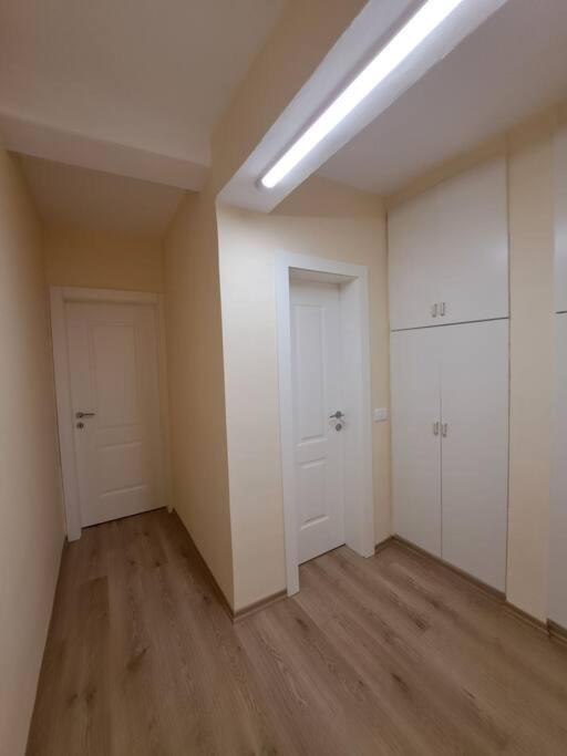 Quiet, Cozy, Luminous Apartment ティラナ エクステリア 写真